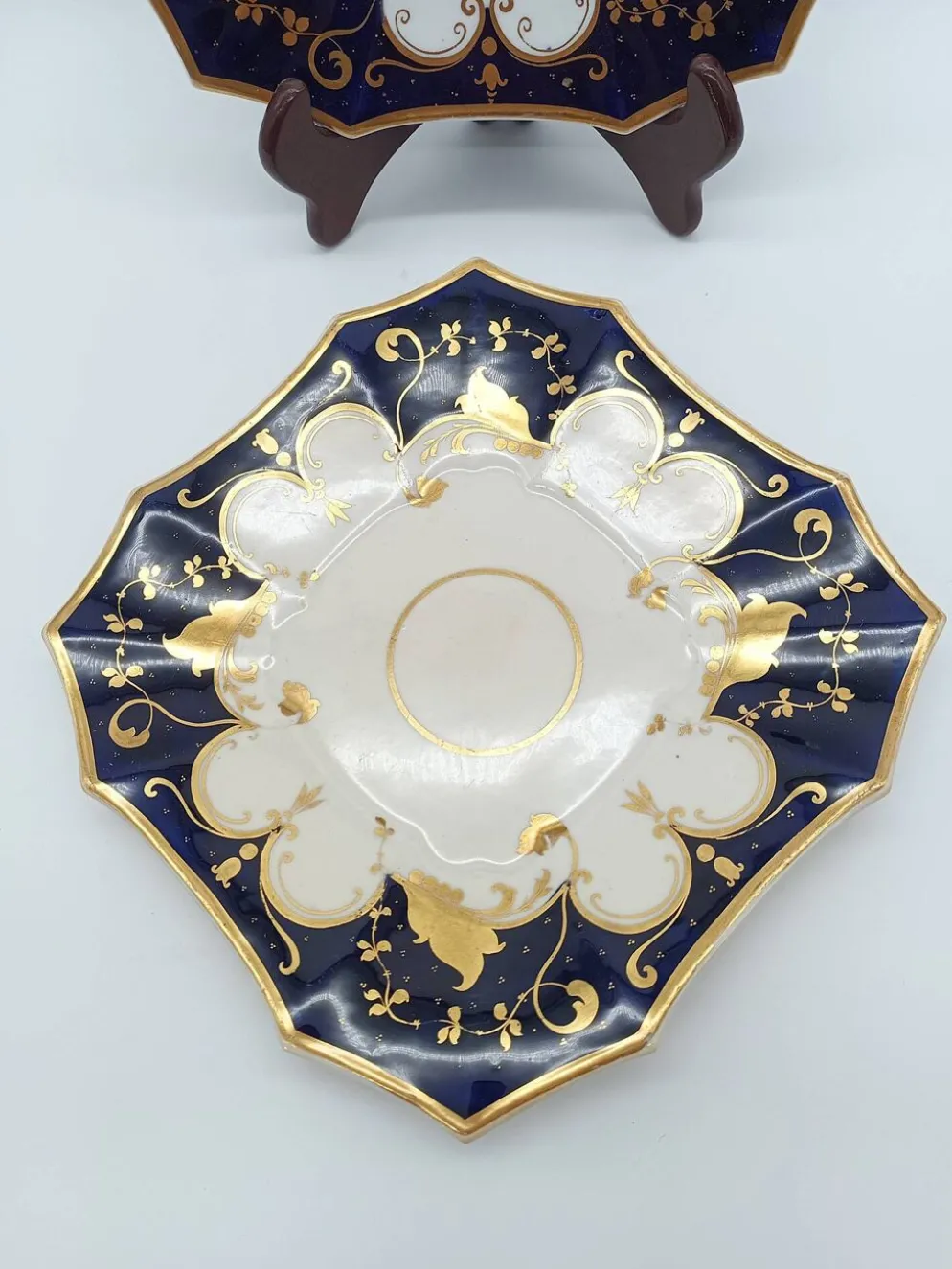 Paire d'Assiettes Carrées Porcelaine de Paris Cobalt et Or Style Empire