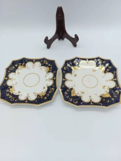 Paire d'Assiettes Carrées Porcelaine de Paris Cobalt et Or Style Empire