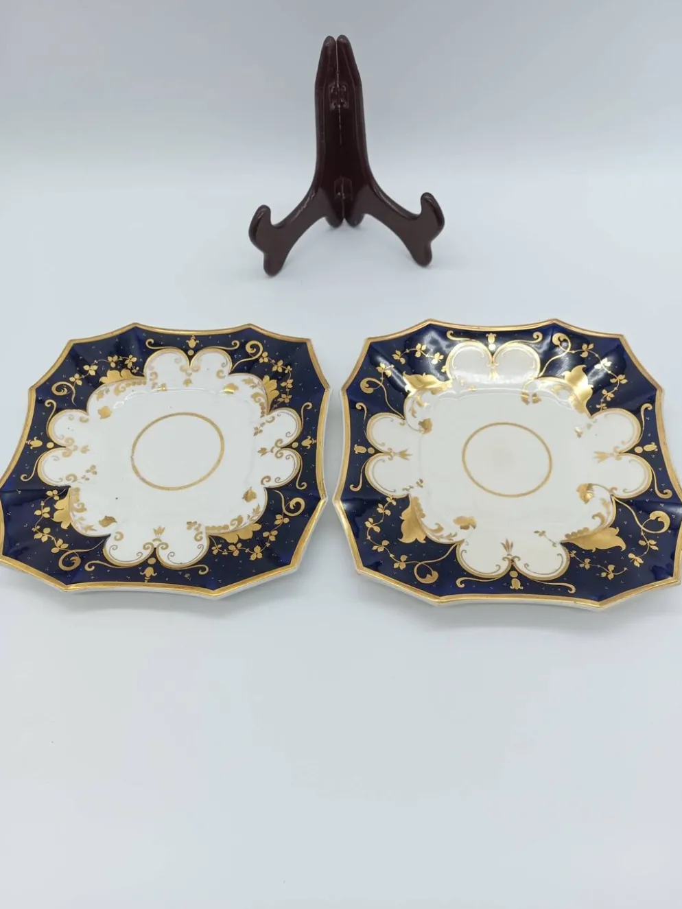 Paire d'Assiettes Carrées Porcelaine de Paris Cobalt et Or Style Empire