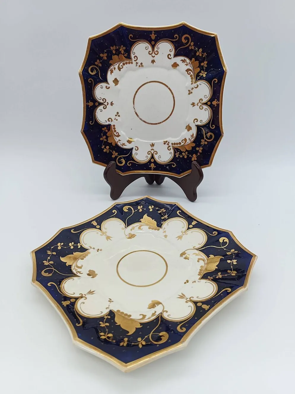 Paire d'Assiettes Carrées Porcelaine de Paris Cobalt et Or Style Empire