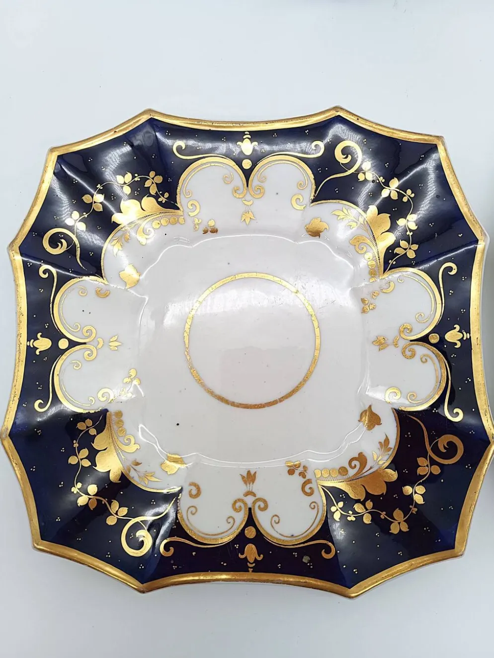 Paire d'Assiettes Carrées Porcelaine de Paris Cobalt et Or Style Empire