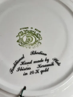 Paire d'assiettes en céramique peintes à la main vintage de Rhodes – Ibiscus Keramik – 24K