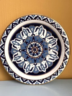 Paire d'assiettes en céramique peintes à la main vintage de Rhodes – Ibiscus Keramik – 24K