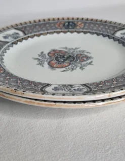 Paire d’assiettes Royal Doulton 20,5 cm faïence anglaise décor Imari XIXeme