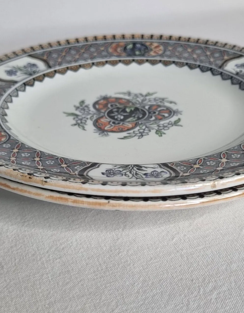 Paire d’assiettes Royal Doulton 20,5 cm faïence anglaise décor Imari XIXeme