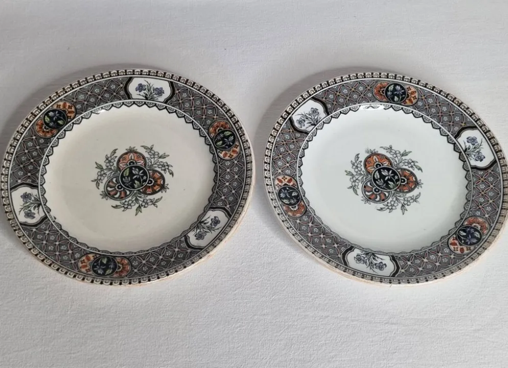 Paire d’assiettes Royal Doulton 20,5 cm faïence anglaise décor Imari XIXeme