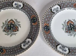 Paire d’assiettes Royal Doulton 20,5 cm faïence anglaise décor Imari XIXeme