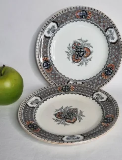 Paire d’assiettes Royal Doulton 20,5 cm faïence anglaise décor Imari XIXeme