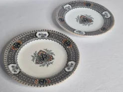 Paire d’assiettes Royal Doulton 20,5 cm faïence anglaise décor Imari XIXeme