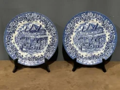 Paire d'assiettes Royal Tudor Ware. Angleterre,