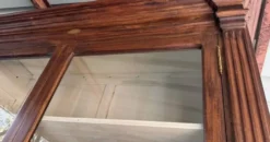 Paire de bibliothèques / vaisseliers en teck de style colonial