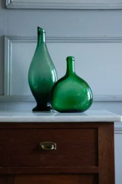 Paire de bouteilles en verre absinthe