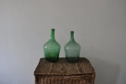 Paire de bouteilles à vin vintage vertes en verre – Hongrie / République tchèque, set de 2