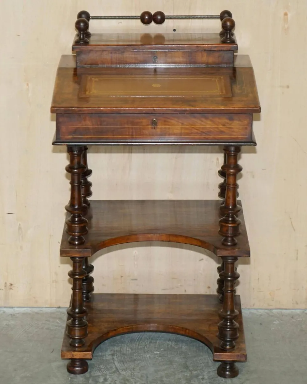 Paire de bureaux Davenport antiques entièrement restaurés