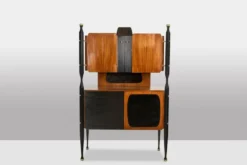 Paire de cabinets italiens en placage de teck. Années 1960.