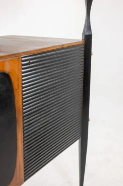 Paire de cabinets italiens en placage de teck. Années 1960.