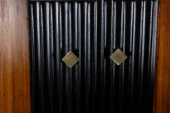 Paire de cabinets italiens en placage de teck. Années 1960.