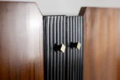 Paire de cabinets italiens en placage de teck. Années 1960.