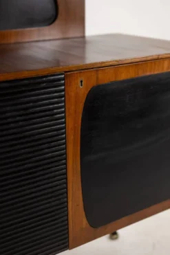 Paire de cabinets italiens en placage de teck. Années 1960.