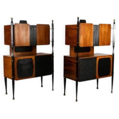 Paire de cabinets italiens en placage de teck. Années 1960.
