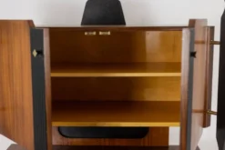 Paire de cabinets italiens en placage de teck. Années 1960.
