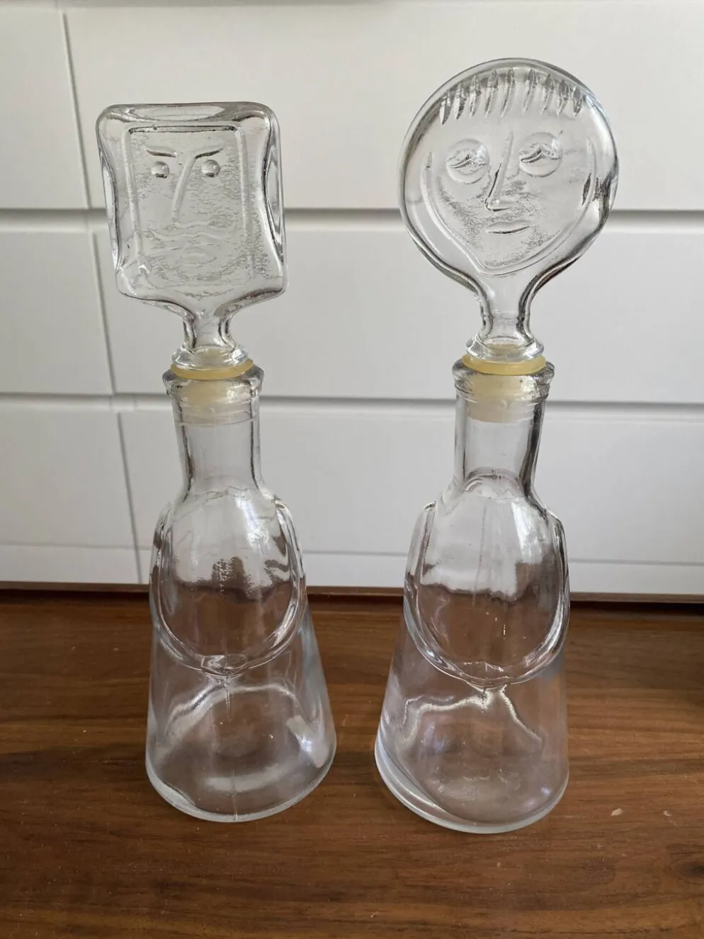Paire de carafe d'Erik Hoglund pour Neiman marcus série "people" kosta boda