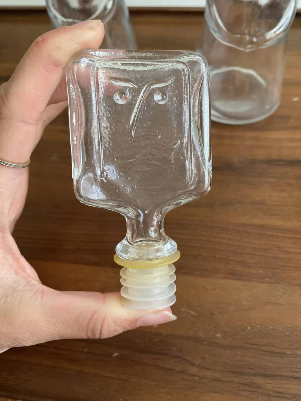 Paire de carafe d'Erik Hoglund pour Neiman marcus série "people" kosta boda