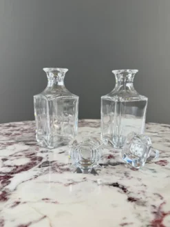 Paire de carafes en cristal de Baccarat, XXe Siècle