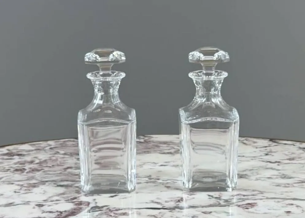 Paire de carafes en cristal de Baccarat, XXe Siècle