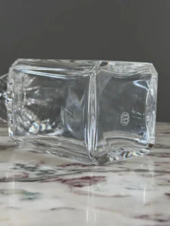 Paire de carafes en cristal de Baccarat, XXe Siècle