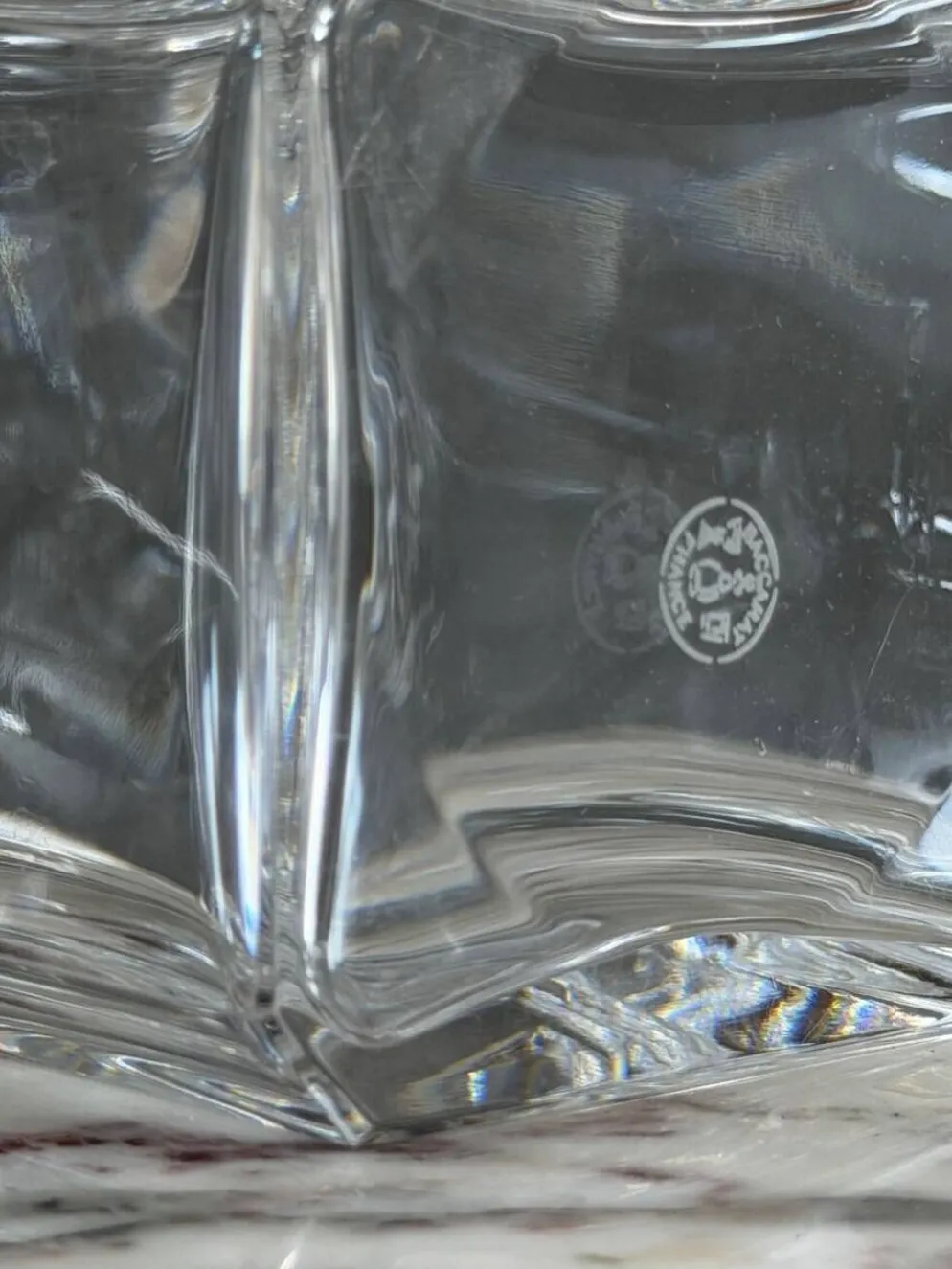 Paire de carafes en cristal de Baccarat, XXe Siècle