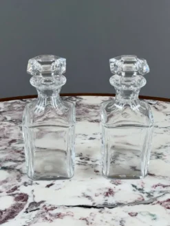 Paire de carafes en cristal de Baccarat, XXe Siècle