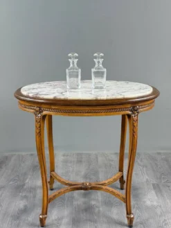Paire de carafes en cristal de Baccarat, XXe Siècle