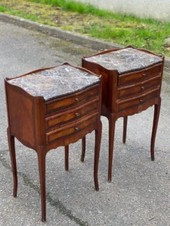 Paire de chevet Louis XV début 20ème marqueterie et marbre