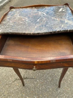 Paire de chevet Louis XV début 20ème marqueterie et marbre