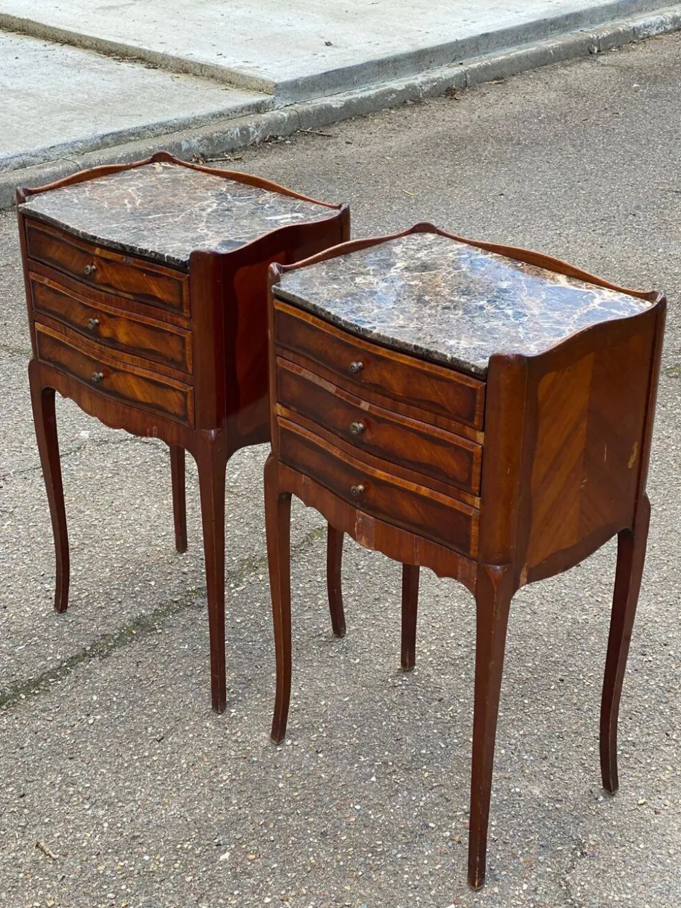 Paire de chevet Louis XV début 20ème marqueterie et marbre