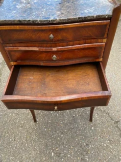 Paire de chevet Louis XV début 20ème marqueterie et marbre