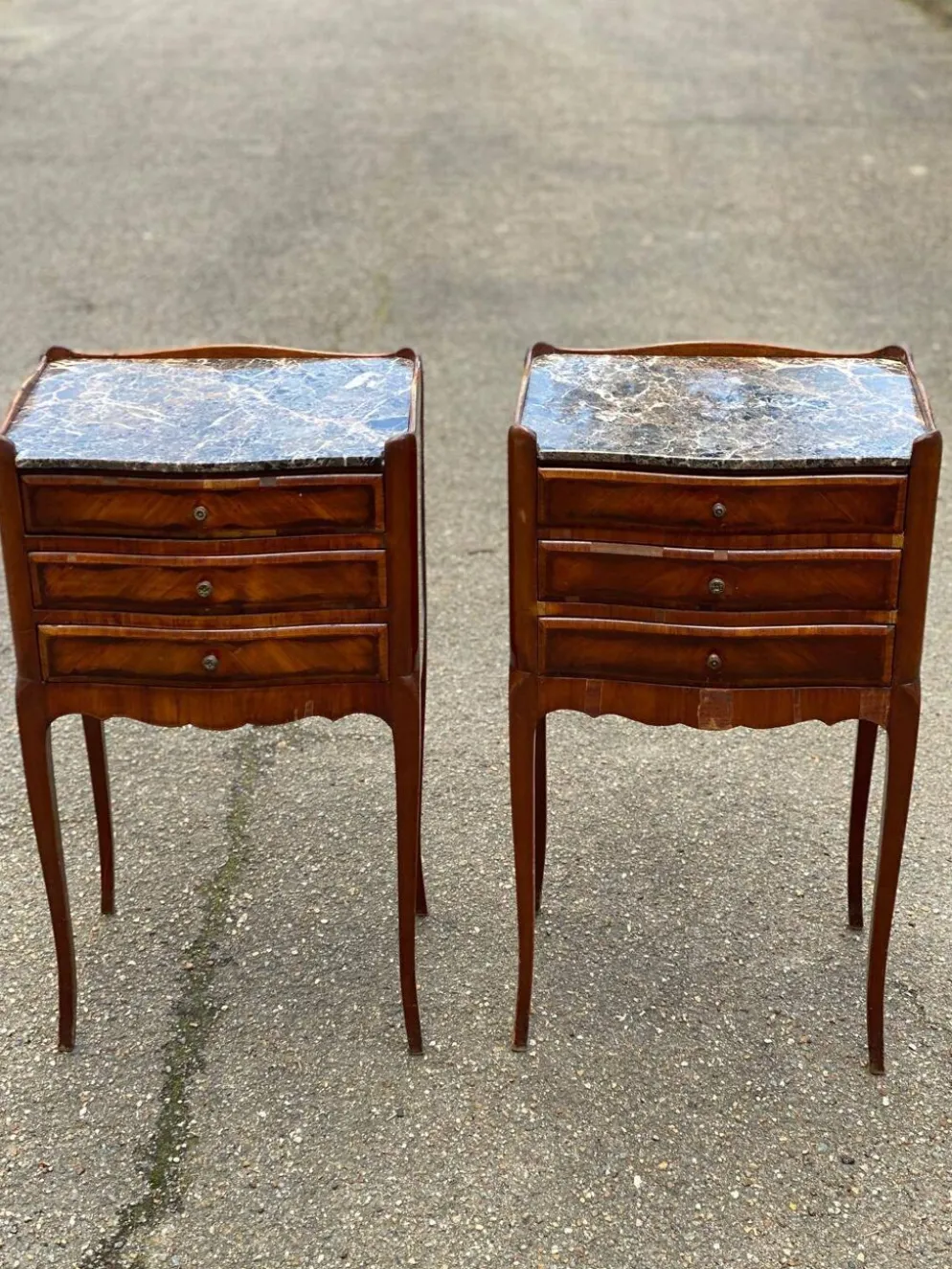 Paire de chevet Louis XV début 20ème marqueterie et marbre