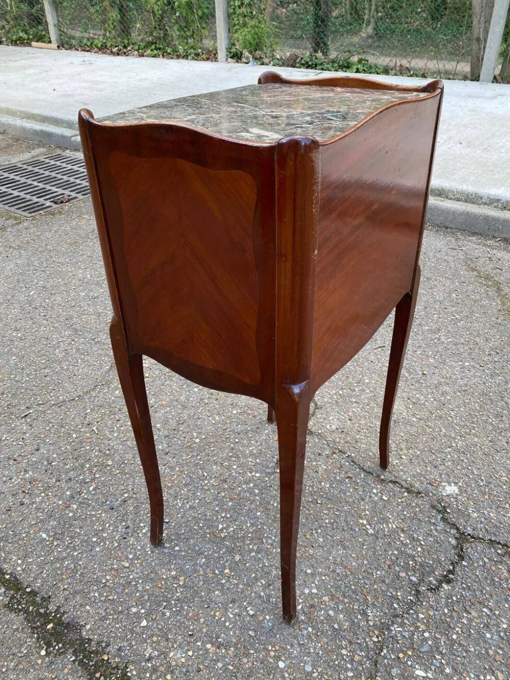 Paire de chevet Louis XV début 20ème marqueterie et marbre