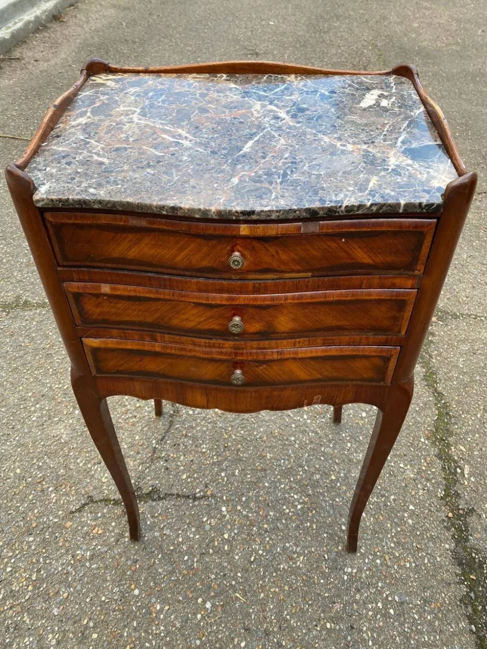 Paire de chevet Louis XV début 20ème marqueterie et marbre