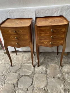 Paire de chevets/ bouts de canapé en marqueterie de style Louis XV