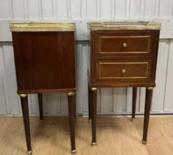 Paire de chevets de style Louis XVI en acajou