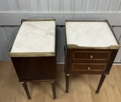 Paire de chevets de style Louis XVI en acajou
