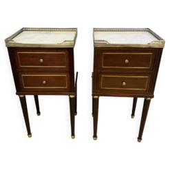Paire de chevets de style Louis XVI en acajou