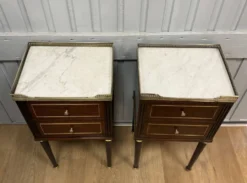 Paire de chevets de style Louis XVI en acajou