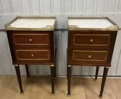 Paire de chevets de style Louis XVI en acajou