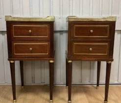 Paire de chevets de style Louis XVI en acajou