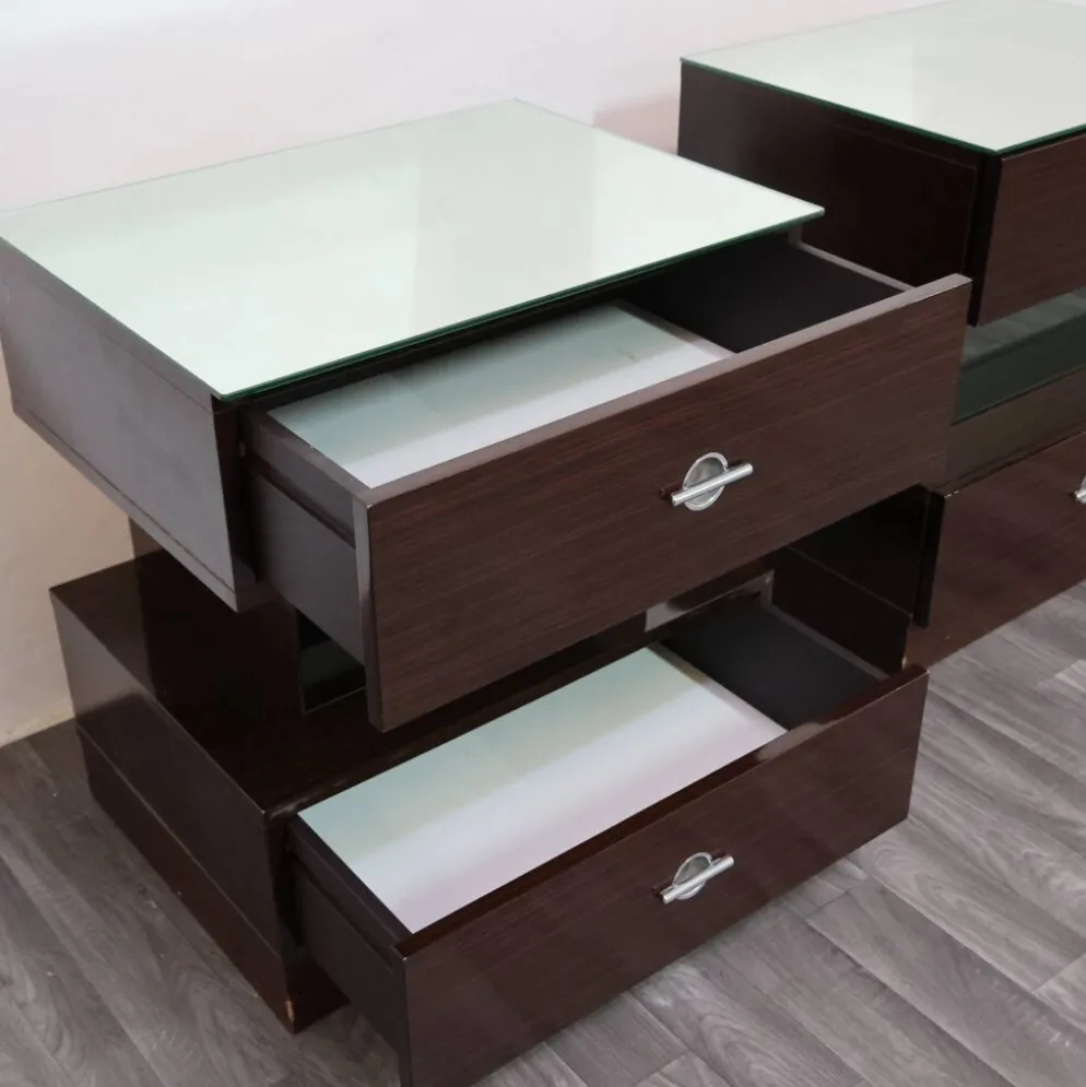 Paire de chevets en ébène design cubique années 80