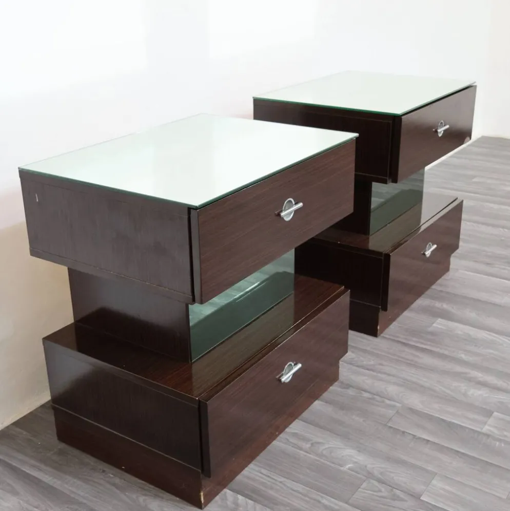 Paire de chevets en ébène design cubique années 80