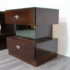 Paire de chevets en ébène design cubique années 80